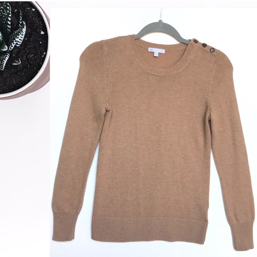 Gap sweater